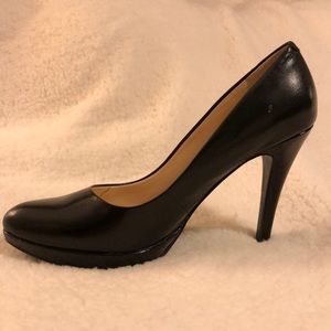Nine West classic black pump heel